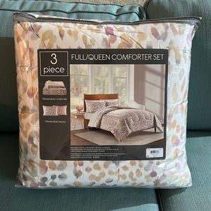 NWT Full/Queen Reversible Cheetah Comforter Set